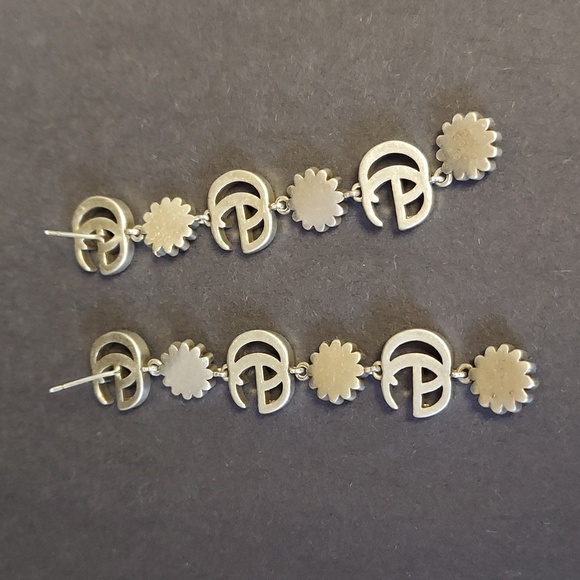 Old Vintage Gucci Silver Floral Drop Earrings - Picture 5 of 8